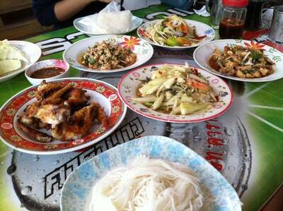 ส้มตำ ข้างรพ. จุฬารัตน์