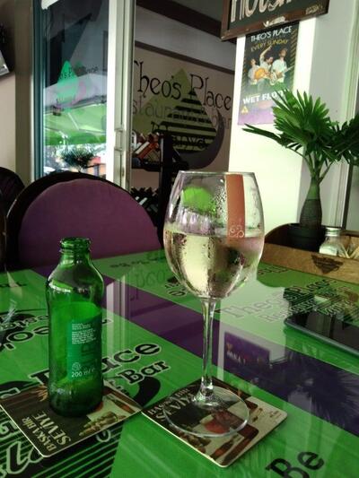 Theo's Place Restaurant & Bar