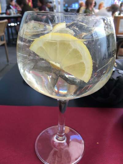 Bar De Vinos