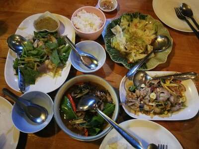 ร้านนั่งเล่นเล่น