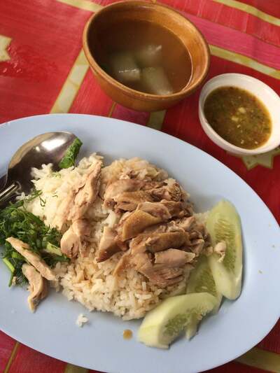 ร้านข้าวมันไก่เจ๊ไหล