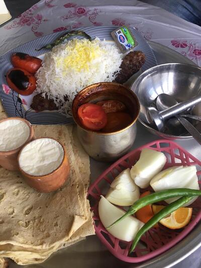 غذا خوری کامیونداران ( آبگوشت)
