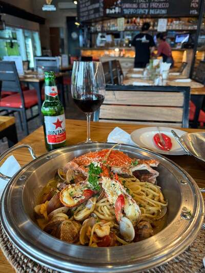 Tappo Seafood Resto, Wine Bar