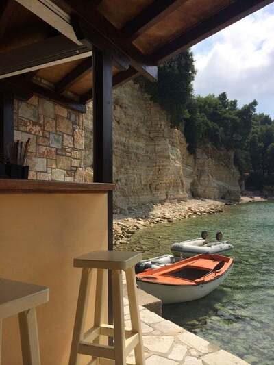Ilias pub