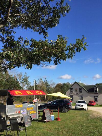 Tam's Road Grill