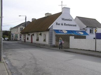 Mannie's Bar & Lounge
