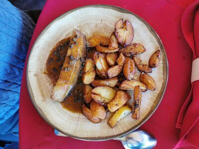 Hôtel Le Puy-Ferrand, Restaurant La Table de L'Ours. Meilleur prix Garanti sur notre site