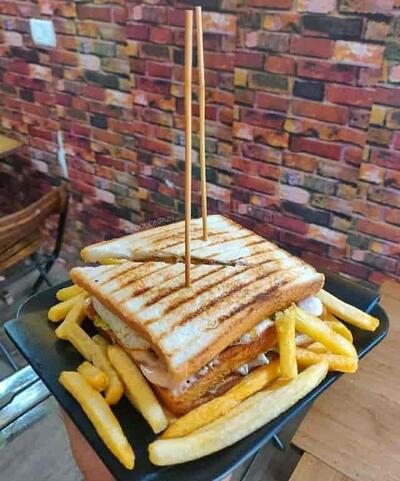 The Krunch Story "Chapter 1 - Cafe"