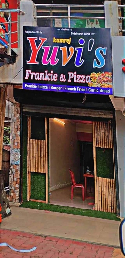Yuvi's Frankie And Pizza