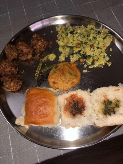 Aaichya Gaavaat Pure Veg. By Shashank Ketkar photo