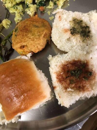 Aaichya Gaavaat Pure Veg. By Shashank Ketkar photo