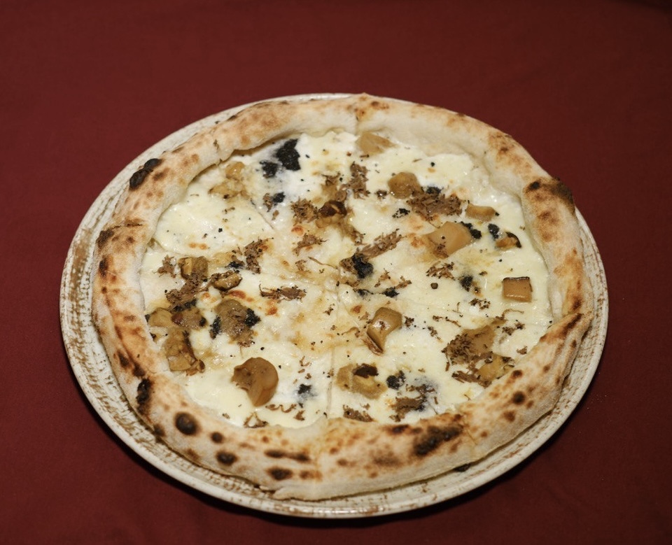 From Monday to Friday, 13:00–17:00 — 25% off all pizzas