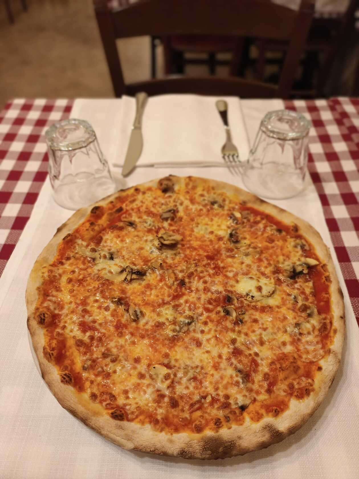 Traditional Wood-Fired Roman Pizza & Aperol Spritz Special (€10–€20)!